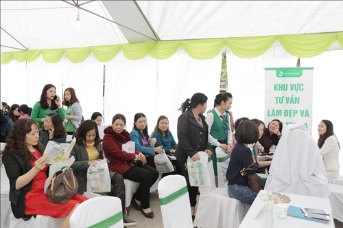 Tưng bừng ngày hội soi da và tư vấn làm đẹp miễn phí tại Lạng Sơn - 1