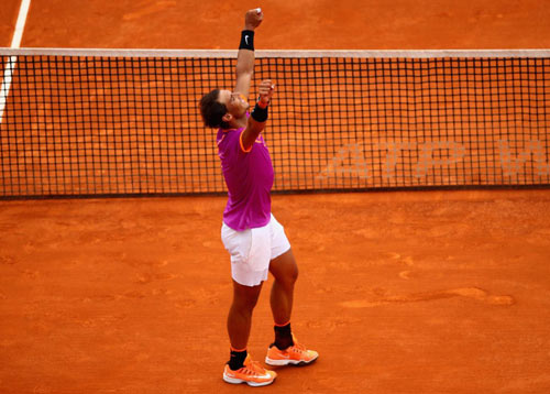 Nadal & 3 cú Decima: Huyền thoại, vua cũng &#34;đầu hàng&#34; - 1