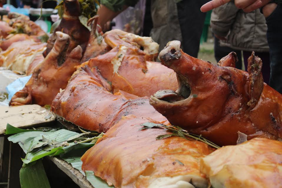 Ngắm “rừng” lợn quay ở Lạng Sơn, ai cũng phát thèm! - 1