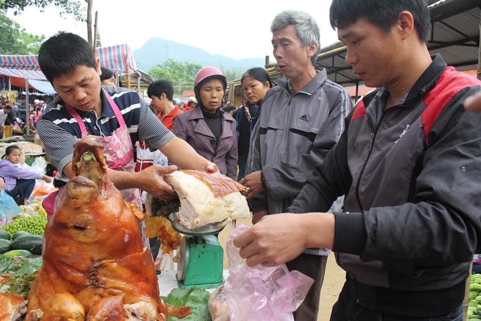 Ngắm “rừng” lợn quay ở Lạng Sơn, ai cũng phát thèm! - 4