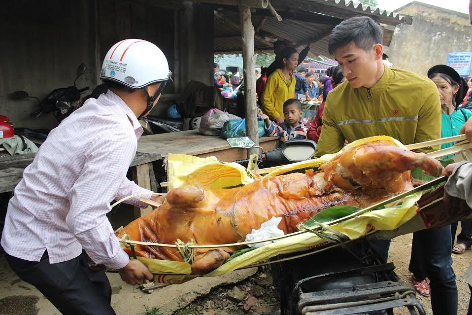 Ngắm “rừng” lợn quay ở Lạng Sơn, ai cũng phát thèm! - 8