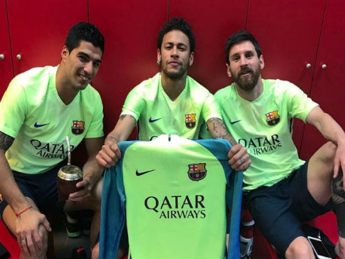 Neymar “nịnh đầm” Messi khiến MU mơ hão huyền - 1