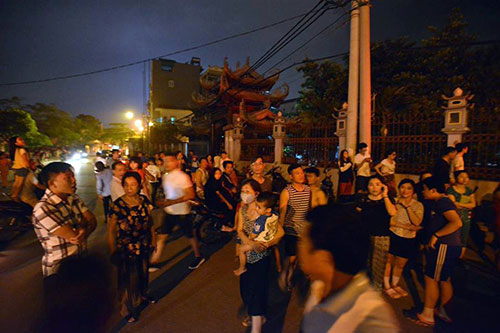 HN: Cháy dữ dội garage ô tô sát chùa Ngòi, người dân hoảng loạn - 3