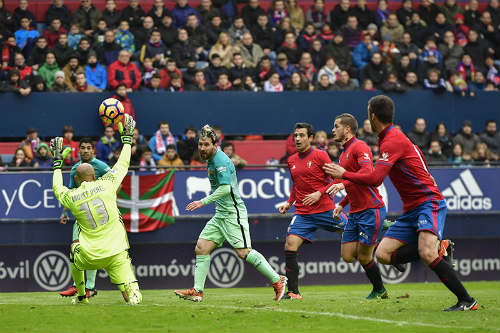 Barcelona - Osasuna: Messi chờ &#34;nuốt chửng&#34; tý hon - 2