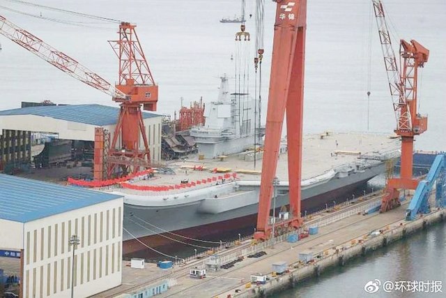 Trung Quốc hạ thủy tàu sân bay tự đóng đầu tiên - 1