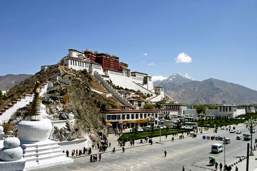Bên trong cung điện huyền bí khổng lồ tại Tây Tạng - 1
