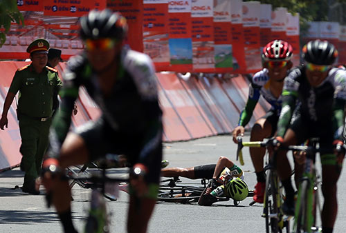 Tin thể thao HOT 26/4: Sharapova được sếp lớn bênh vực - 2