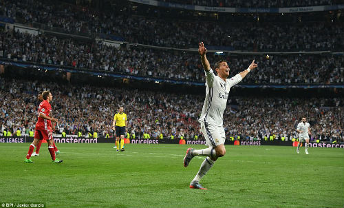 Champions League “tóe lửa”: Có Ronaldo, vẫn nhớ MU - 1