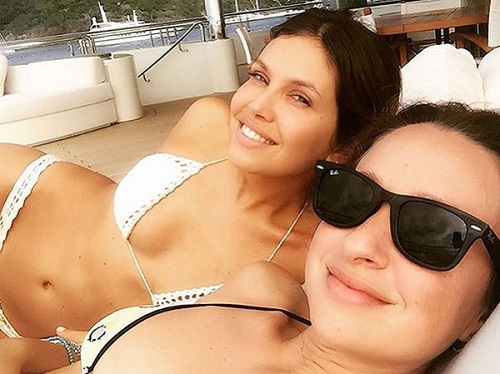 Điều gì khiến mỹ nữ này được tỷ phú Nga tặng 40 ha đất mặt trăng? - 5