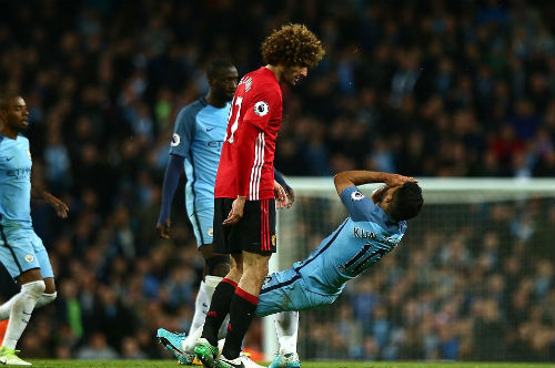 Hậu Man City - MU: Mourinho nói Aguero “lưu manh” - 2