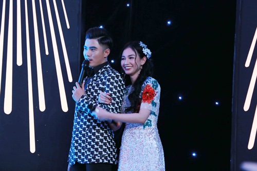 Dương Triệu Vũ trao nhẫn cho Mr. Đàm trước hàng trăm khán giả - 8