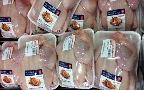 Lại thêm gà giảm giá: Bộ NNPTNT cấm nhập khẩu thịt gà từ Mỹ, Brazil - 1