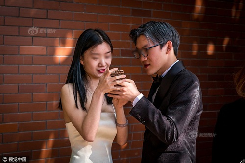 Con nhà giàu TQ làm lễ trưởng thành sang chảnh như thảm đỏ - 5