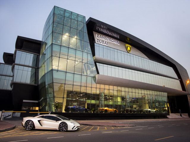 Xem đại lý Lamborghini lớn nhất thế giới đặt tại Dubai - 1