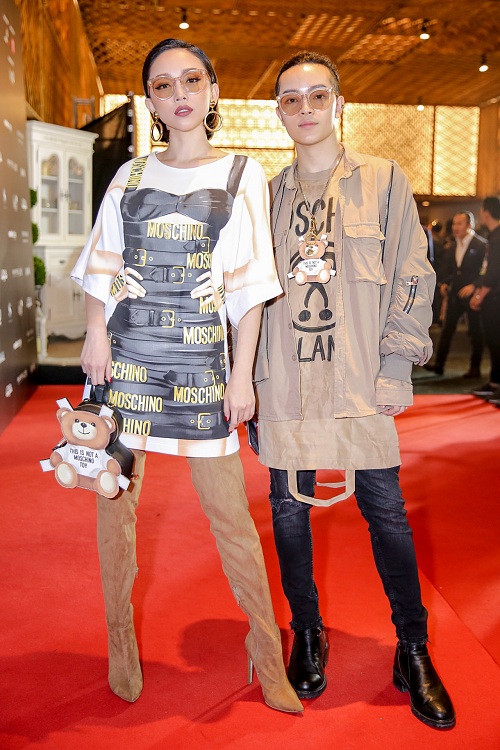 Bà Tưng hở eo, rách rưới "lạc quẻ" giữa dàn chân dài xúng xính - 6