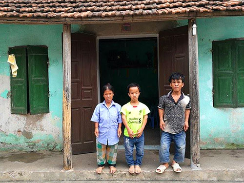 Gia cảnh khốn khó của gia đình toàn người lùn ở Hưng Yên - 1