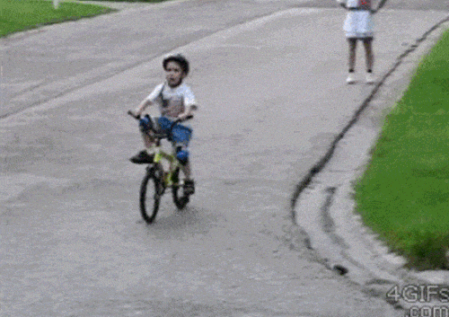 Ảnh động: Những cú ngã đau đớn đầu đời - 3