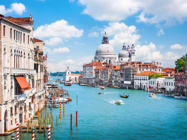 Venice, Italia: Mực nước biển ở thành phố này vẫn tiếp tục dâng cao, khiến nhiều khu vực bị ngập trong nước.