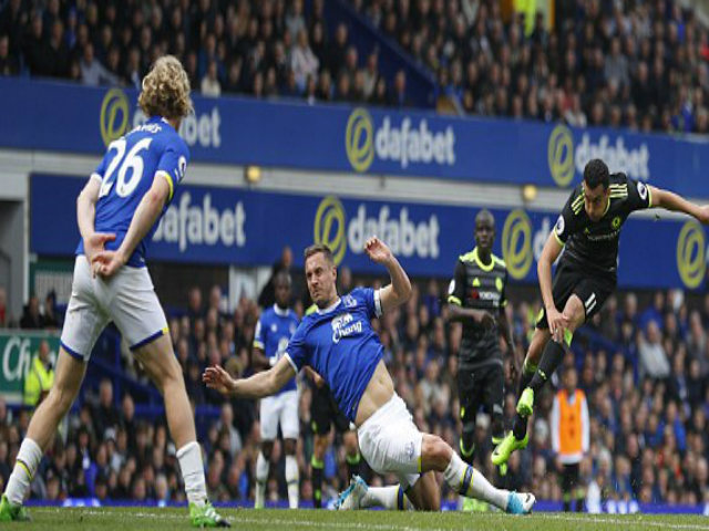 Everton - Chelsea: Cú nã đại bác thần thánh