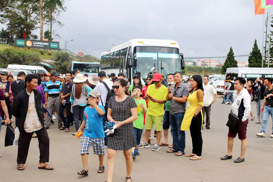 Khách tăng đột biến, dịch vụ du lịch Đà Lạt quá tải - 7