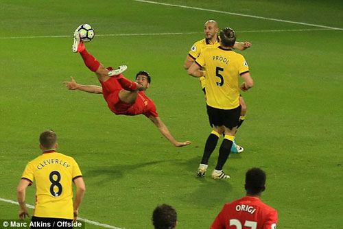 Watford – Liverpool: Siêu phẩm ngả bàn đèn quý hơn vàng - 1