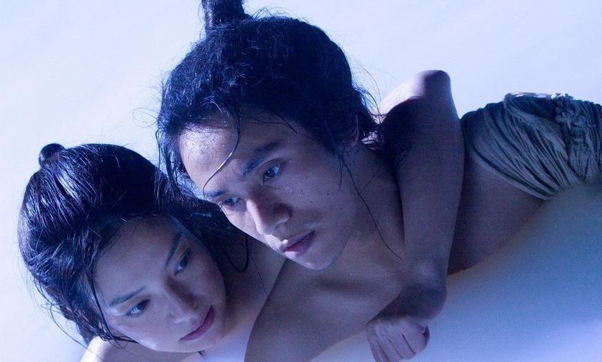 Cảnh yêu ngọt ngào và lãng mạn dưới nước của sao Hoa ngữ - 3