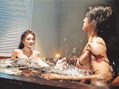 Cảnh yêu ngọt ngào và lãng mạn dưới nước của sao Hoa ngữ - 5