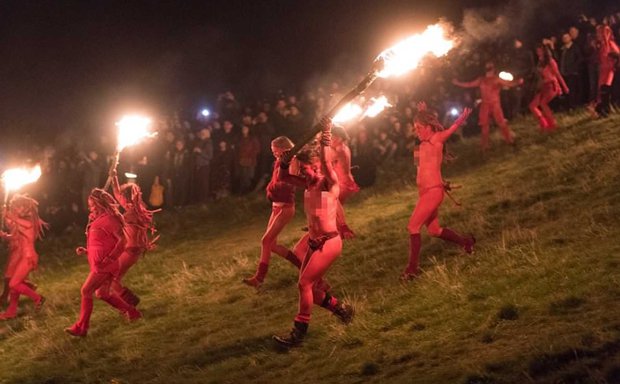 Nghìn người khỏa thân cháy hết mình trong lễ hội Lửa - 4