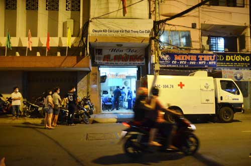 Chủ tiệm uốn tóc phát hiện nam Việt kiều gục chết trong nhà - 1