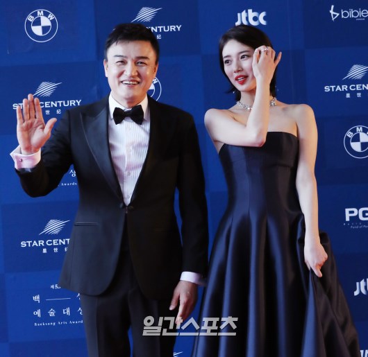 Ai cũng phải nhìn vì bờ vai trần của hai nữ thần sắc đẹp - 8