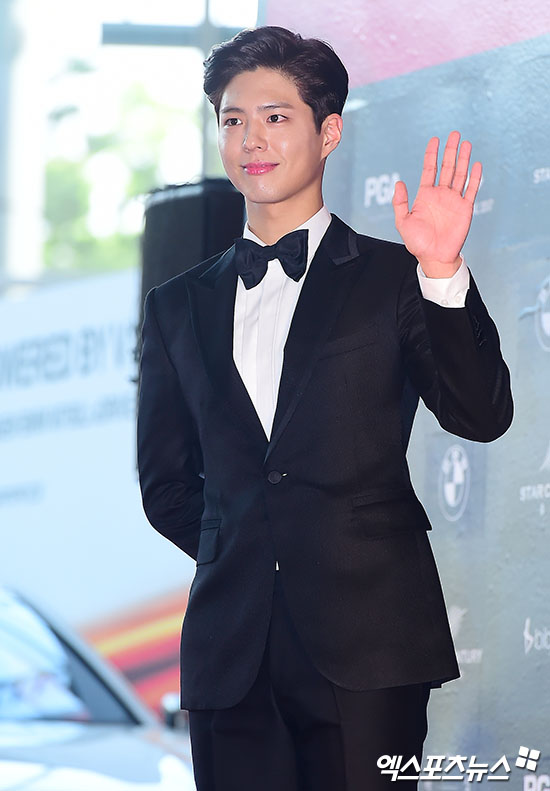 Ai cũng phải nhìn vì bờ vai trần của hai nữ thần sắc đẹp - 5