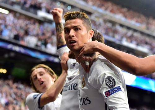 Ronaldo ăn mừng lạ: &#34;Khóa miệng&#34; fan Real phong trào - 1