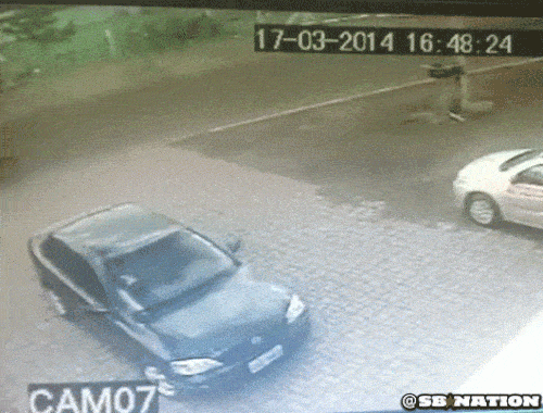 Ảnh động: Thoát nạn vì... "thần chết" ngủ quên! - 5