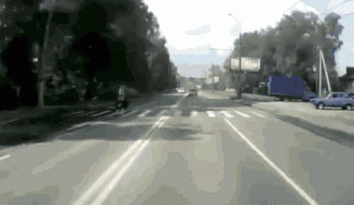 Ảnh động: Thoát nạn vì... "thần chết" ngủ quên! - 3