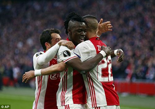 Ajax - Lyon: Đôi công những màn bắn phá rung chuyển - 1
