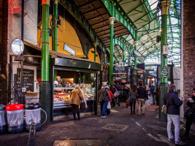 Không khí nhộn nhịp tại chợ Borough ở thành phố London, Anh quốc.