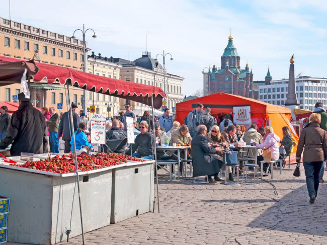 Chợ quảng trường ở thành phố Helsinki, Phần Lan.