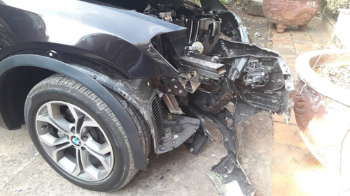 Chủ tịch huyện Côn Đảo tử vong sau khi xe BMW đâm gốc cây - 1