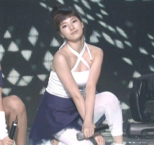 Bạn gái Lee Min Ho khiến fan nóng mắt vì quá gợi tình - 11