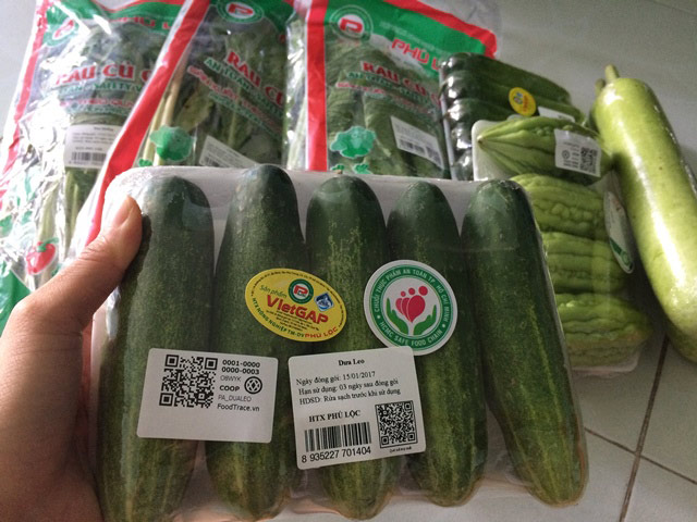 Mỗi gói rau, người mua phải trả thêm 120- 250 đồng tiền dán tem - 2