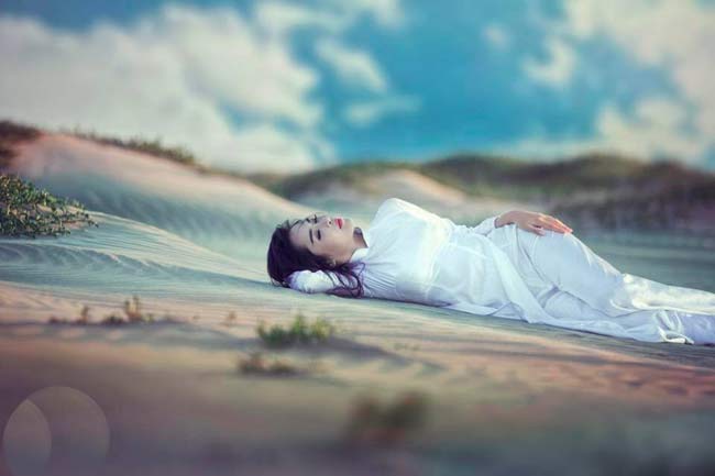 Cô thường xuyên xuất hiện trong những bộ ảnh nghệ thuật. 