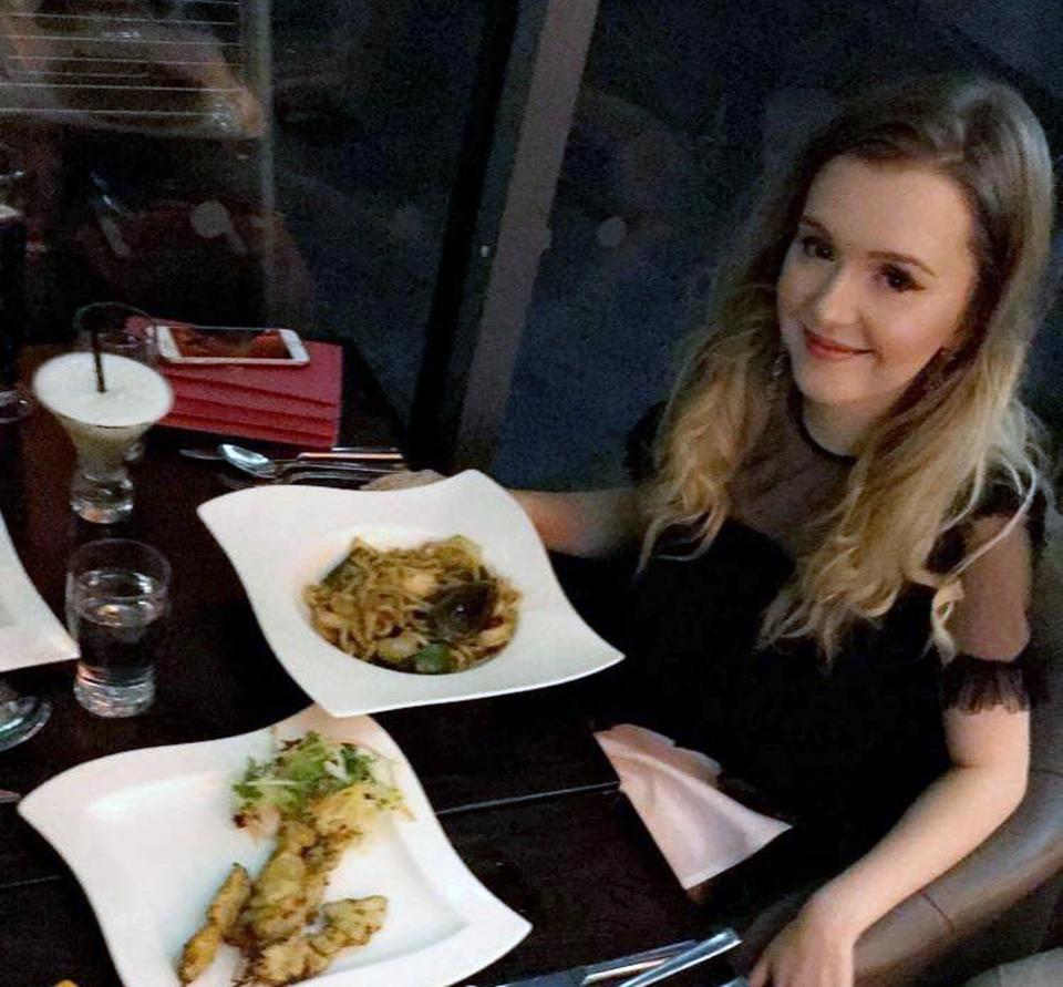 Hẹn hò với người lạ, đút túi 235 triệu/năm - 3