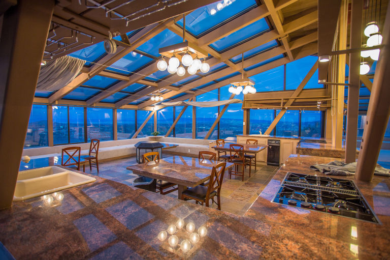 Có gì trong “tổ chim ưng” được rao bán 34 tỷ đồng? - 11