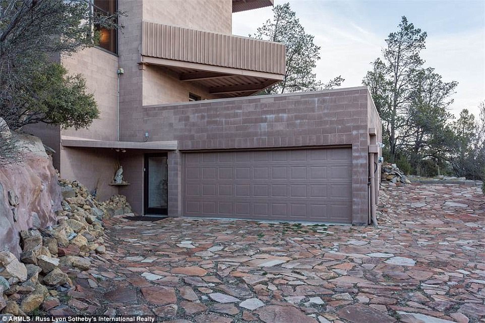 Có gì trong “tổ chim ưng” được rao bán 34 tỷ đồng? - 5