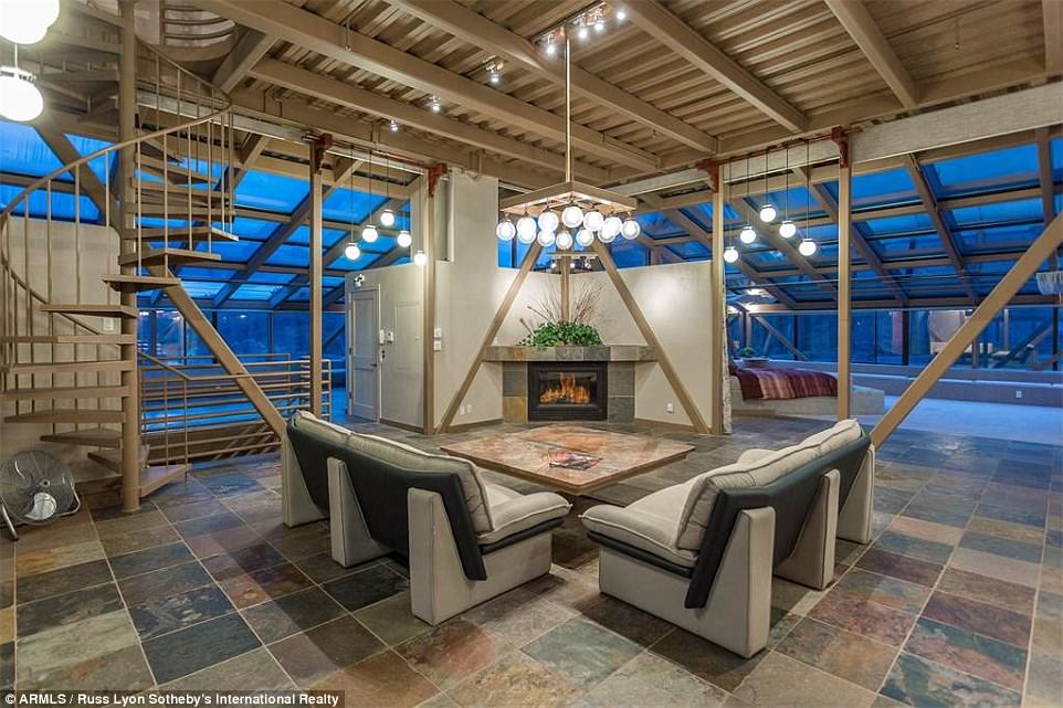 Có gì trong “tổ chim ưng” được rao bán 34 tỷ đồng? - 8