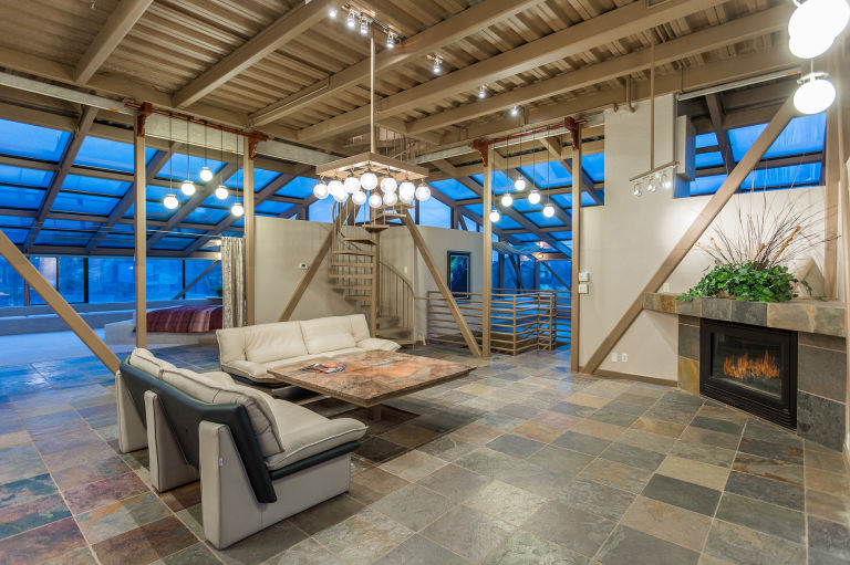 Có gì trong “tổ chim ưng” được rao bán 34 tỷ đồng? - 9