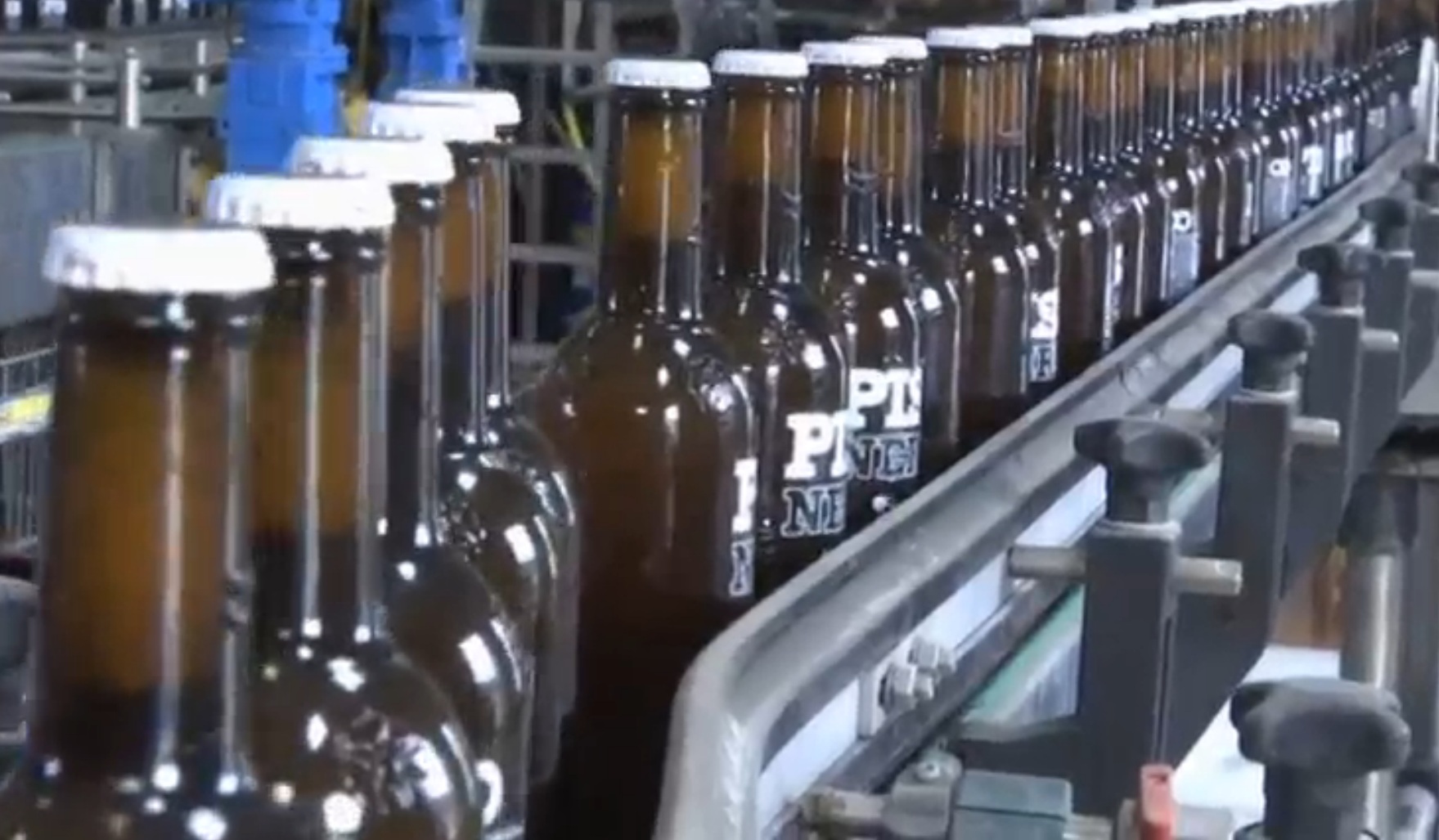 Đi xin 50.000 lít nước tiểu đưa vào dây chuyền làm bia - 2