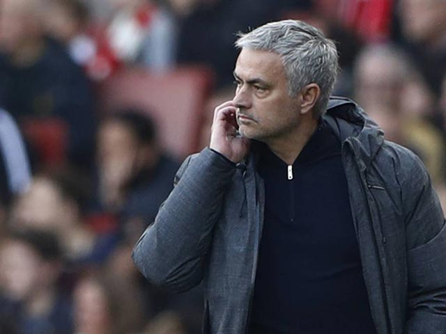 Báo Anh tranh luận gay gắt: MU – Mourinho đã hết thời?