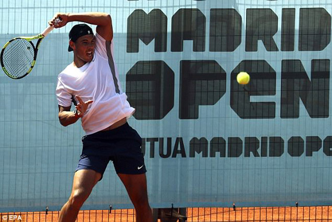 Madrid Open: Nadal bất ngờ mắc bệnh lạ, quyết không rút lui - 1