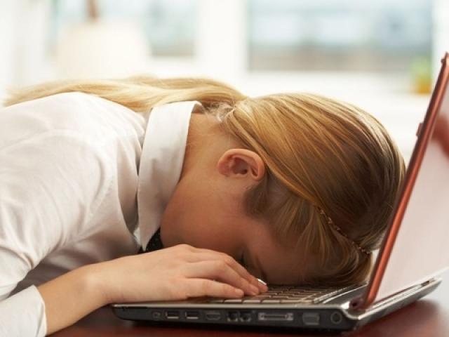 Tại sao nhiều người lúc nào cũng uể oải, mệt mỏi dù ngủ đủ giấc?